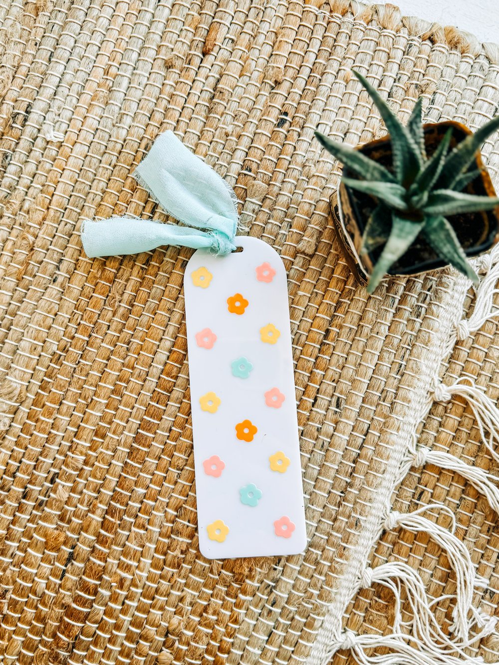 Dainty Daisy Bookmark